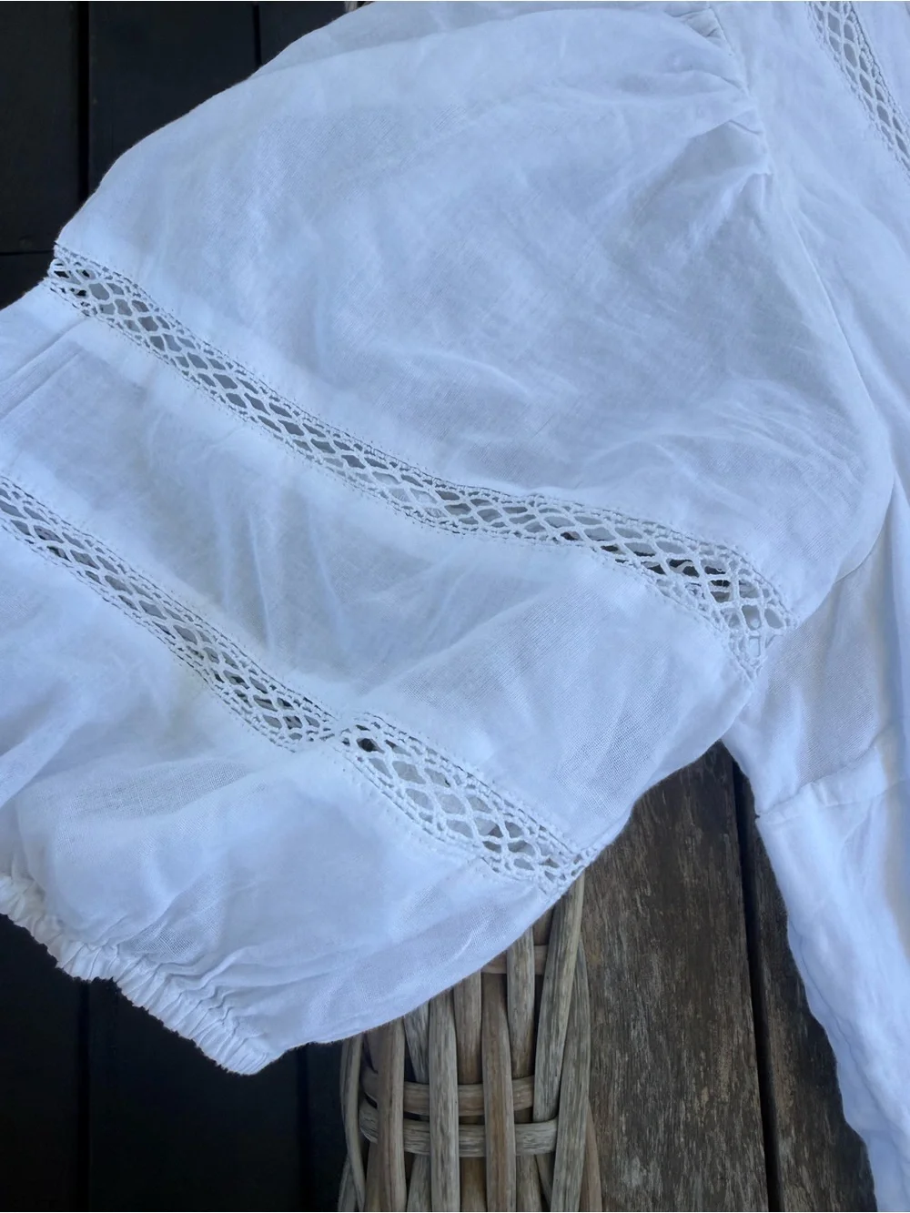Abercrombie & Fitch White Tiered V‑Neck maxi  Dress with puffed sleeves